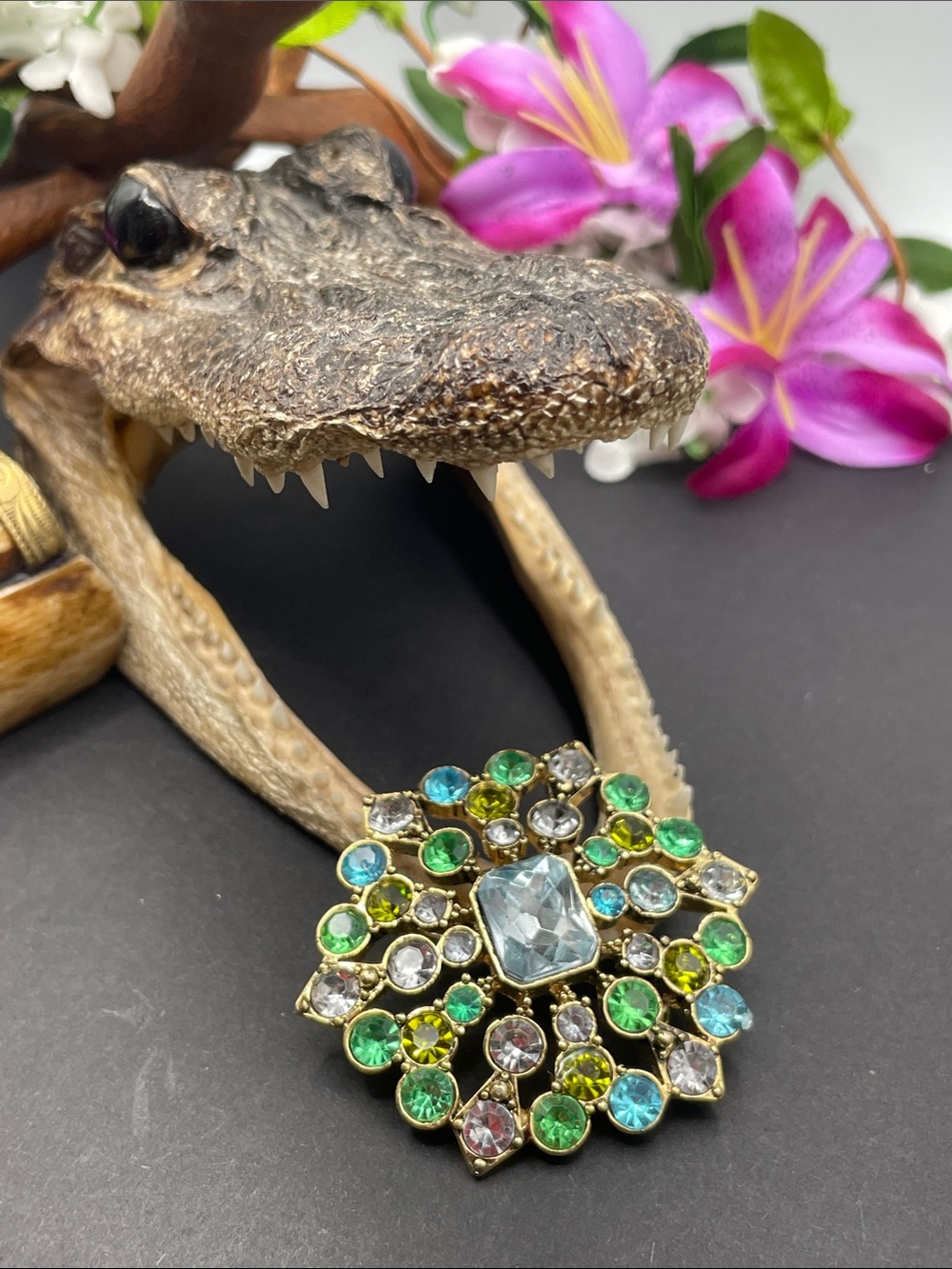 Liz Claiborne brooch vintage